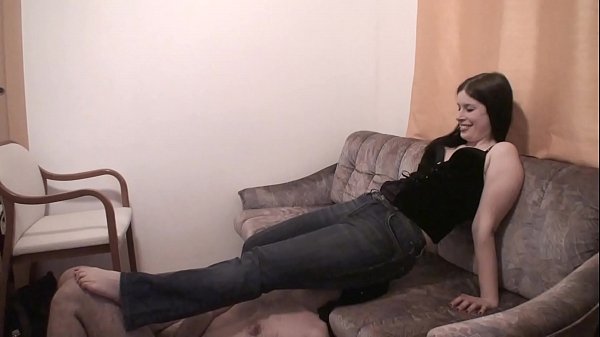 Facesittinggirls s. slaves in jeans