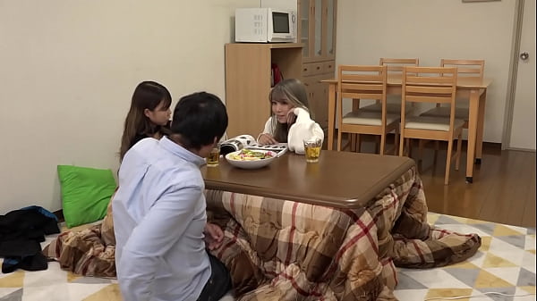 I can't stand my defenseless lower body in the kotatsu and play a prank! "Gyaru writhing in silence despite her flashy appearance[Part 1]