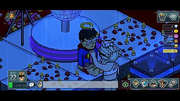 HABBO HOTEL SUPER PICA COMENDO ENFERMEIRA