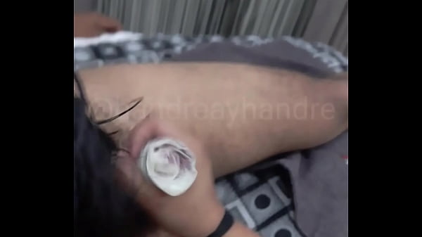 Mi novia le ofrece su culo a policia de Guadala...