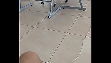 私は妻の職場を訪ねた。