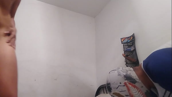 Download Video - Escondiendo su identidad por qu&eacute; es casado