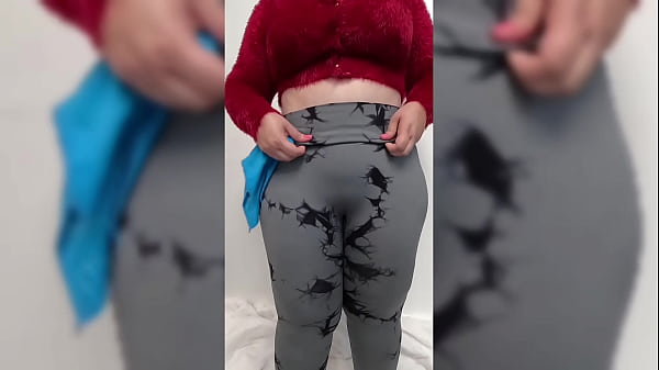 Milf Stepmom Cleaning and Bouncing Her Big Ass in Yoga Pants