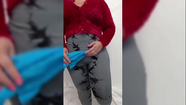 Milf Stepmom Cleaning and Bouncing Her Big Ass in Yoga Pants