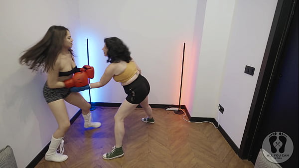  BOXING TRAINING ANA SPEARS VS EMMA SMILE FEMALE FIGHTING