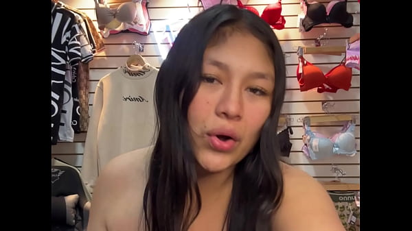 Download Video - Le ped&iacute; a vendedora de calzones que me follara en su tienda