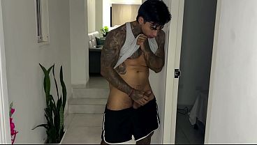 Download Video - Mi hermanastro entra a mi habitaci&oacute;n sin avisar&period;&period;&period; terminamos follando fuertemente