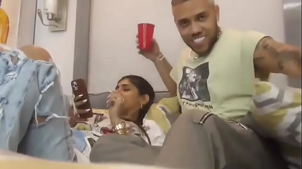 Profesor de castellano intenta seducir a su alumna