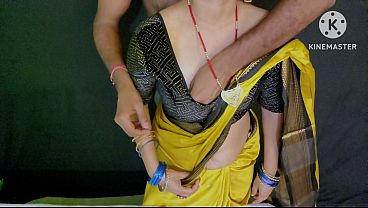 Download Video - Sweety bhabhi called to her husband'friends in the house foreplay romantic sex