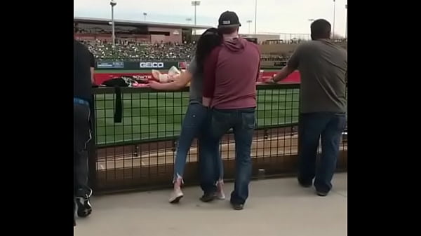 Download Video - Excitando a mi novia en publico