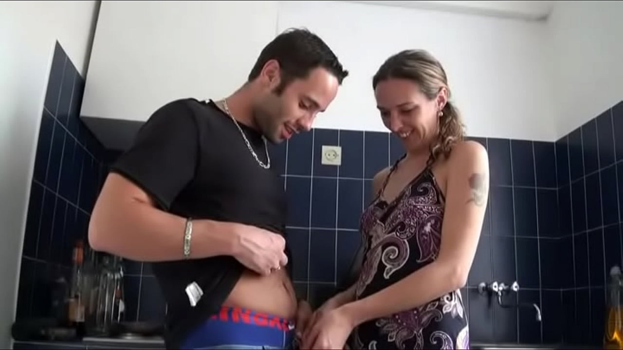 Joven francesa recibe tres pollas por el culo y una gran corrida facial delante del cornudo
                      anal foursome gangbang fisting cuckold small tits 3 on 1 cuckold humiliation teens 18 muchos negros