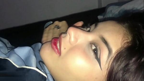 Download Video - La hermanastra latina Olvid&oacute; ponerse las bragas&excl;