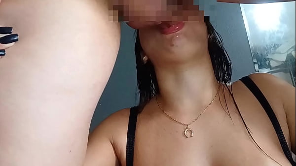 I asked my hot neighbor to suck my dick and I came in her mouth