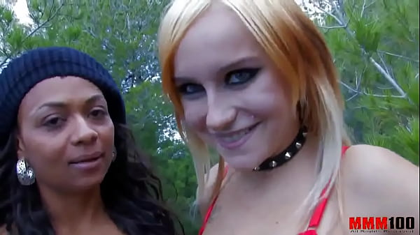 Outdoor orgy with Leila Black and Dunia Montenegro