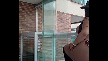 maternity photoshoot with a nine-month pregnant belly