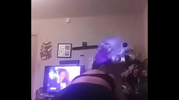 Karamel showing her thickness