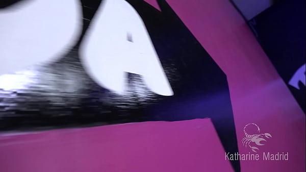 Que loucura, fui fazer compras no SexShop e transei com o atendente.