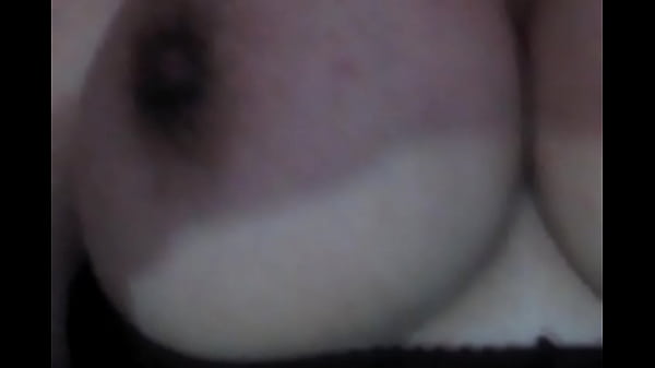 Hago rebotar sus grandes tetas mientras la penetro