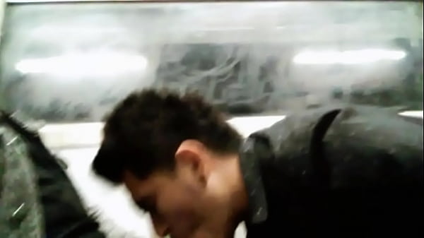 Download Video - Cruising en el Vag&oacute;n del Metro