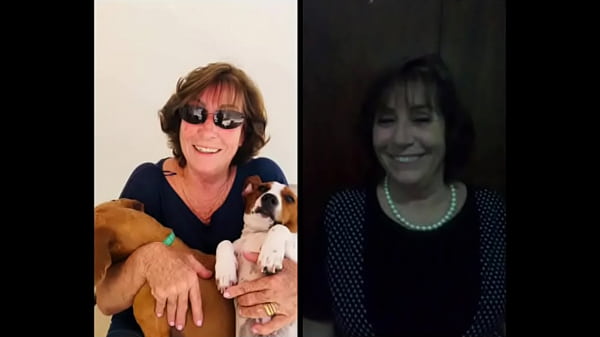 Darci olha com um olhar safado a máquina de fotografia.