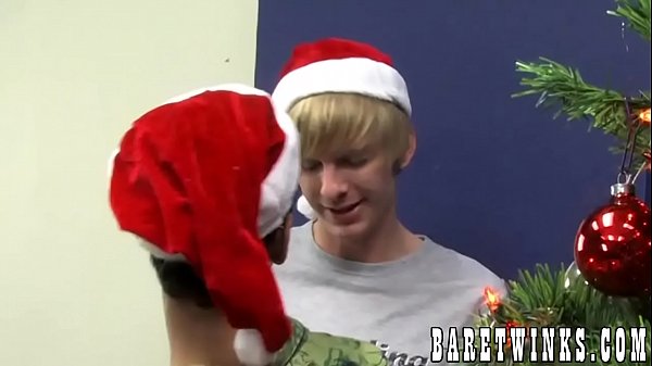 Download Video - Twinks Liam Summers and Felix Russo enjoy bareback