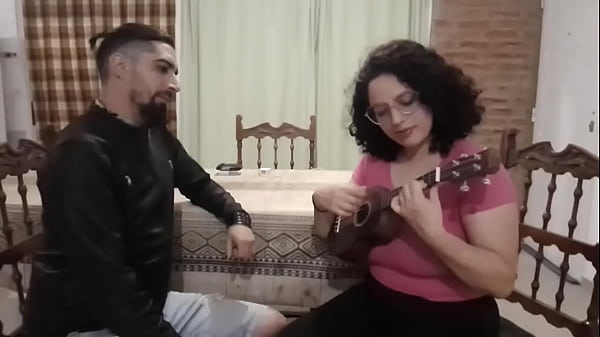 La mejor leccion de musica de tu vida.Doy clases los jueves no cobro mucho.BabyLuna939