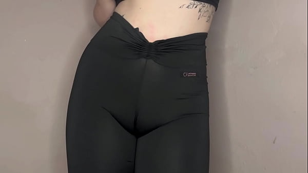 ASMR Cameltoe in Tight Black Leggings