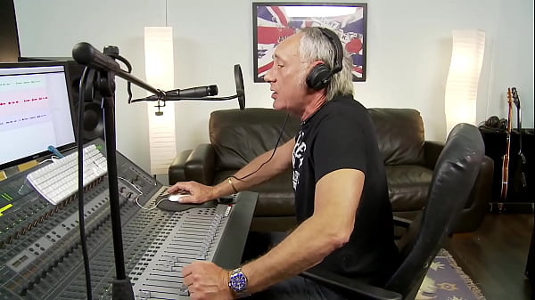 HORNY PAWG GIRL FUCK HER PUSSY WITH 9INCH DILDO , SHE SOUND SOO HORNY