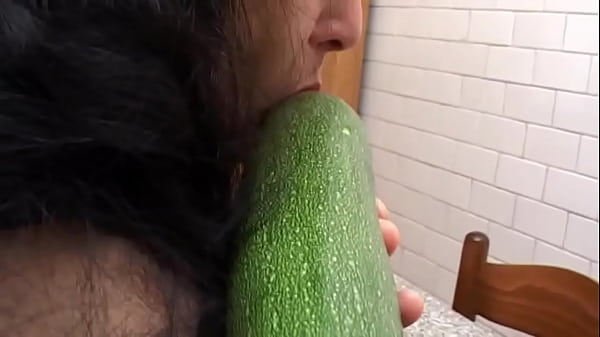 The plumber put his hand on my pussy, licked it and lost his pleasure