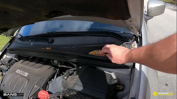 Roadside - Tattooed Babe Jae Lynn Pays Mechanic For The Car Repairs With Her Tight Pussy