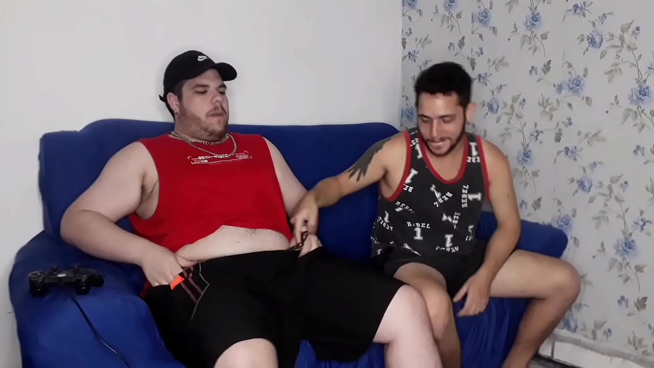 Apostando el culo en videojuegos con tu pareja / Cornudo filma a su marido comiendo culo gordo (DOBLE COMPLETO)
                      amateur chubby booty brazil gay daddy bear beef beard big butt big booty fat ass gay blowjob small dick young man fat dick uncut cock white skin fuck buddies fat fetish voluptous body muchos negros