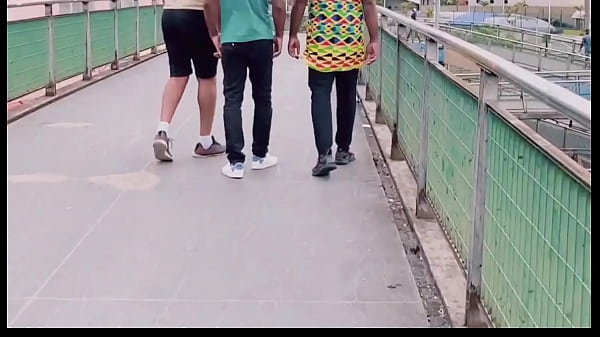 Download Video - Encontrei dois angolanos no metro Luz e conversando chamei para irmos ao meu ap&comma; l&aacute; eles disseram que minha bunda tinha muita carne e eles queriam comer&comma; deixei