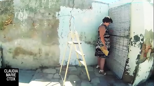 Stop cleaning that dirty old blind and love the seal woman pylon