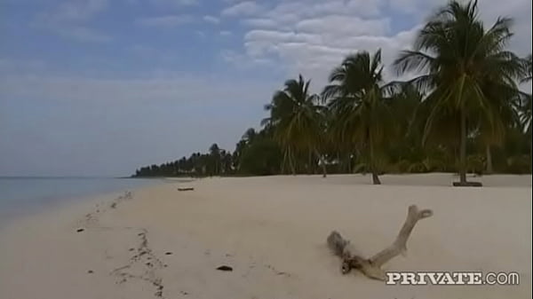 Simonne Style and Tera Bond Have a Hardcore MMFF Foursome on the Beach