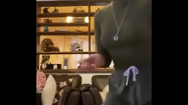 Larissa Manoela Moving her Ass 02
