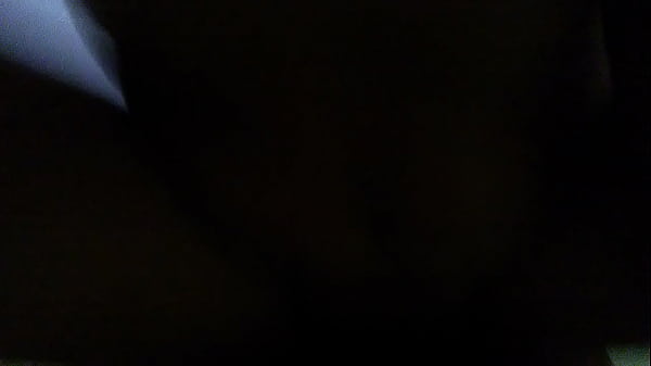 negra culona en cuatro rico escuchando  salsa gimiendo video casero