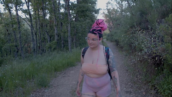 Haciendo SENDERISMO y acabo follando en una Ermita