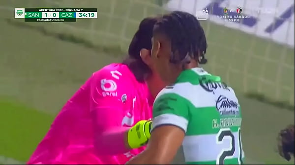He goes to visit Torreón and ends up eating 4
