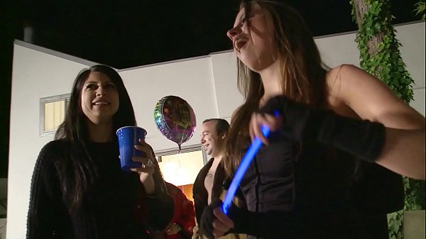 d. College Girl Missy Stone Seduce to Fuck on P...