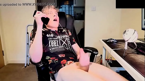 Download Video - I Cum So Hard When She Talks Dirty To Me Over The Phone