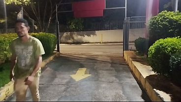 SEGURAN&Ccedil;A DE FAST FOOD PAGANDO BOQUETE NO CLIENTE PAUZUDO