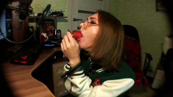Download Video - messy dildo blowjob and a little bit of gaping just with my fingers &lpar;chill liveshow p3&rpar;
