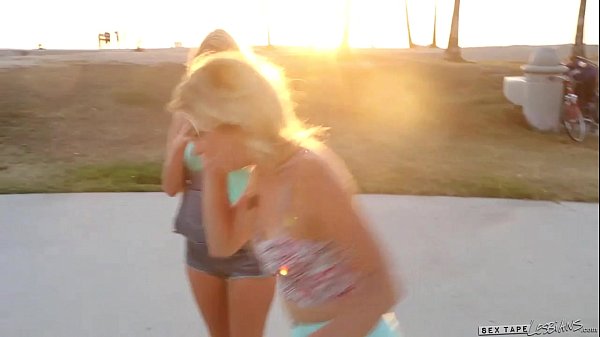 Skateboard Beach Babes Tara Morgan, Mandy Armani