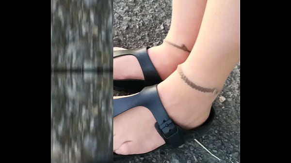 Draussen mit Nylonfüßen in Birkenstocks