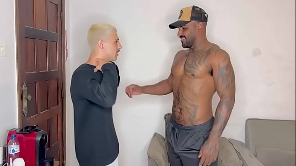 Negão Pauzudo giving a bed to the neighbor's brand new son who went to ask for bare sugar