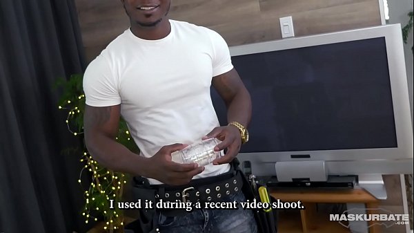 Download Video - Straight Muscle Hunk Cable Guy Jerking His Big Black Dick