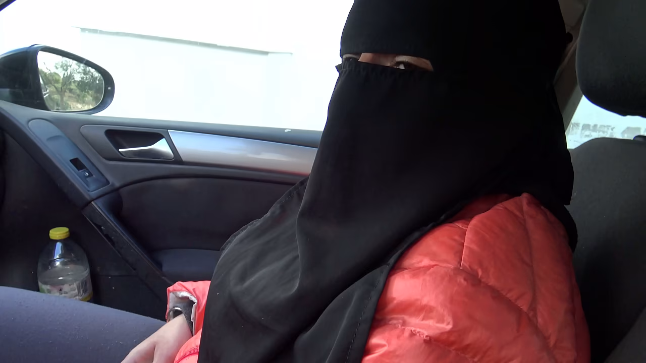 Big ass arab muslim wife plays with my dick after work