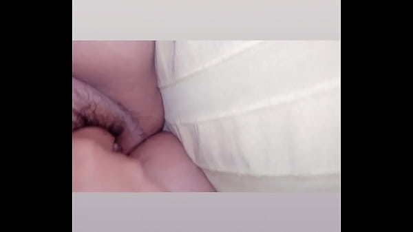 Mi amiga grabando mientras se graba porque necesita dinero