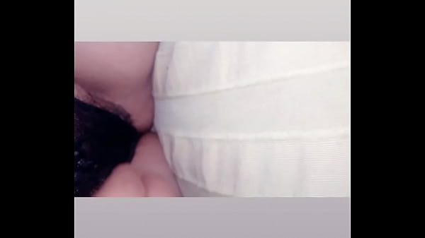 Mi amiga grabando mientras se graba porque necesita dinero