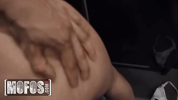 Linda Del Sol Washes Tommy Cock Wearing Gloves Before Fucks Her Right Next To The Sink - MOFOS